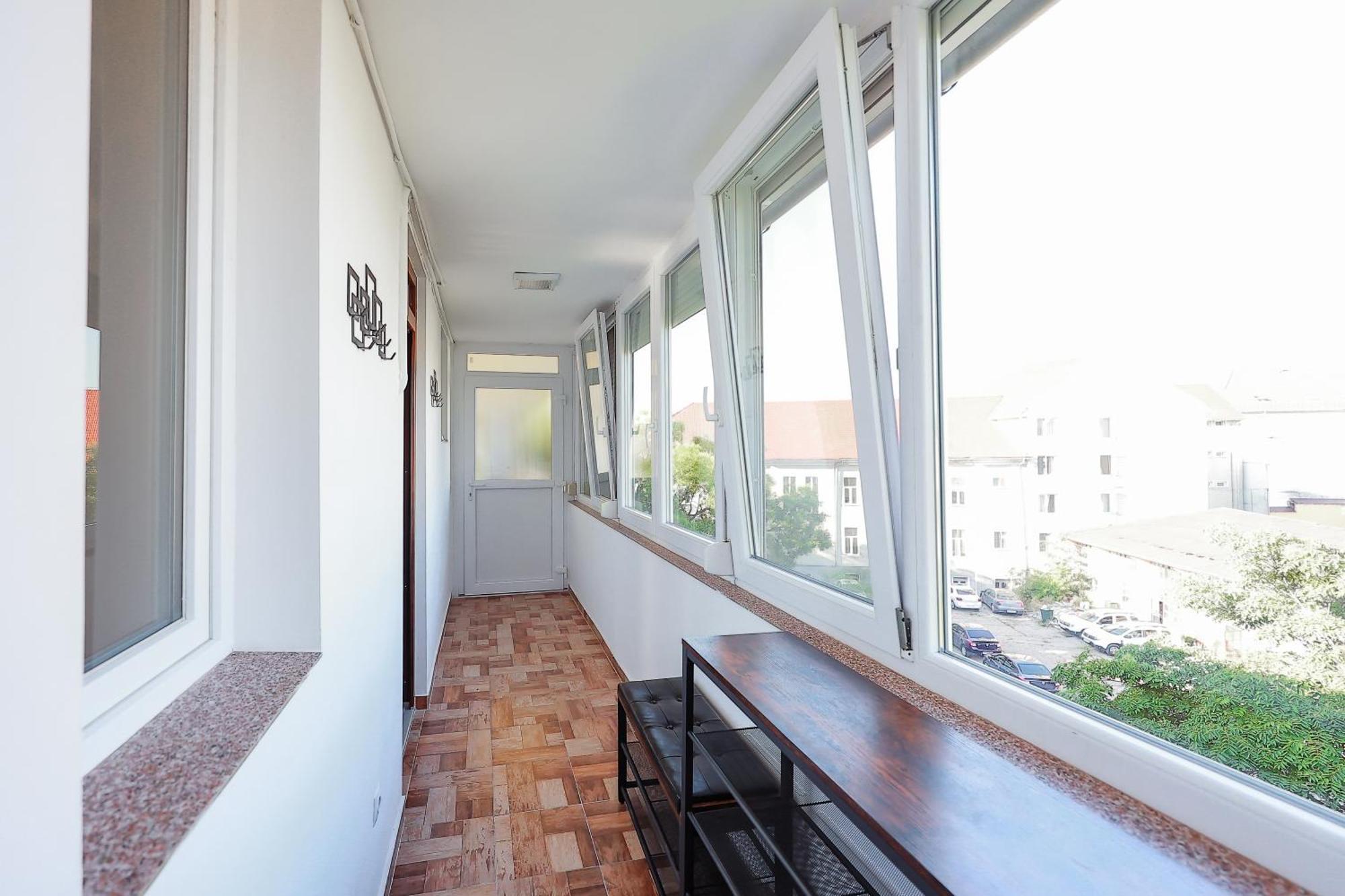 Oradea City Center Apartment Near Aquapark With Jacuzzi & Parking Екстериор снимка