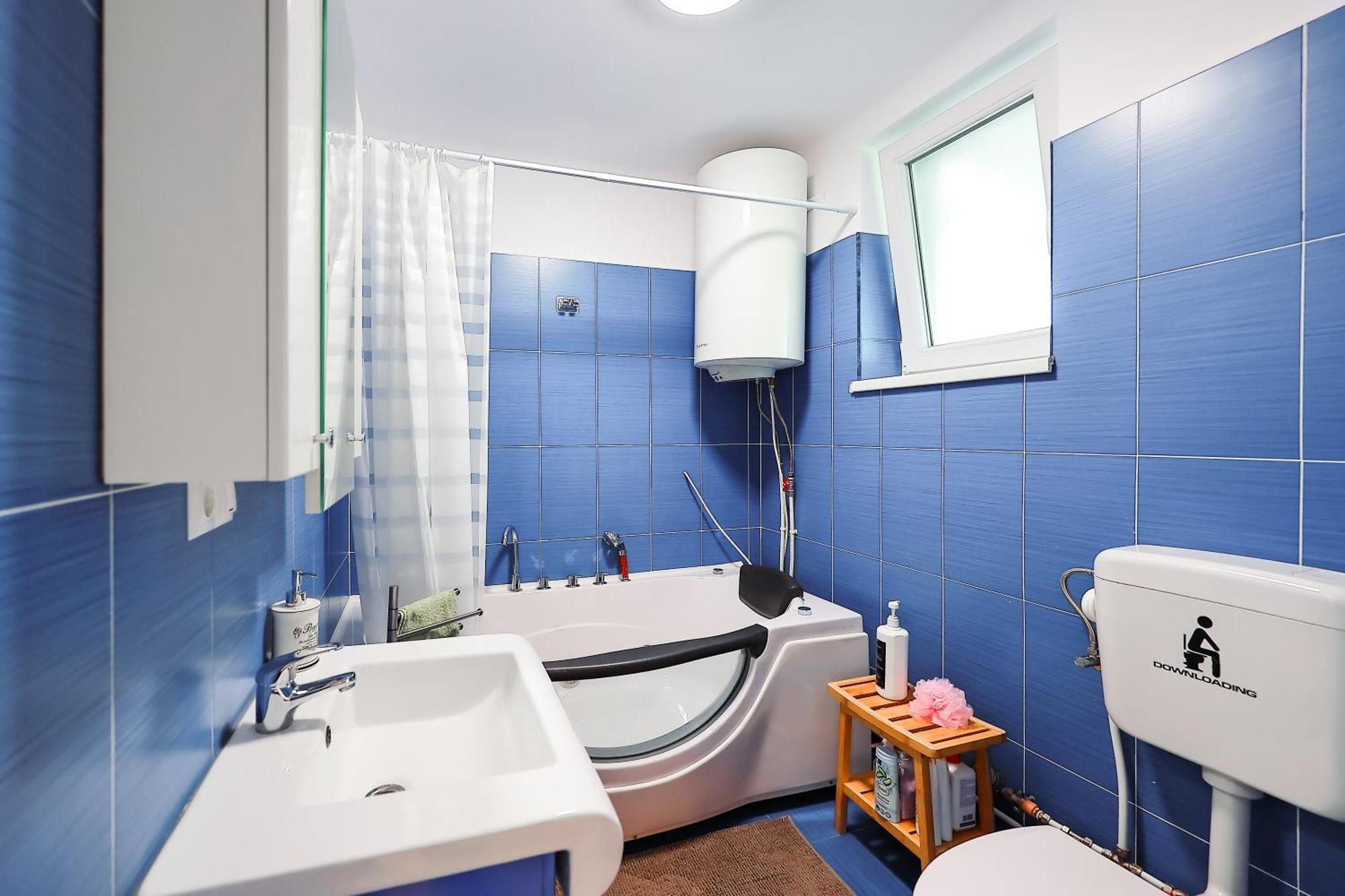 Oradea City Center Apartment Near Aquapark With Jacuzzi & Parking Екстериор снимка