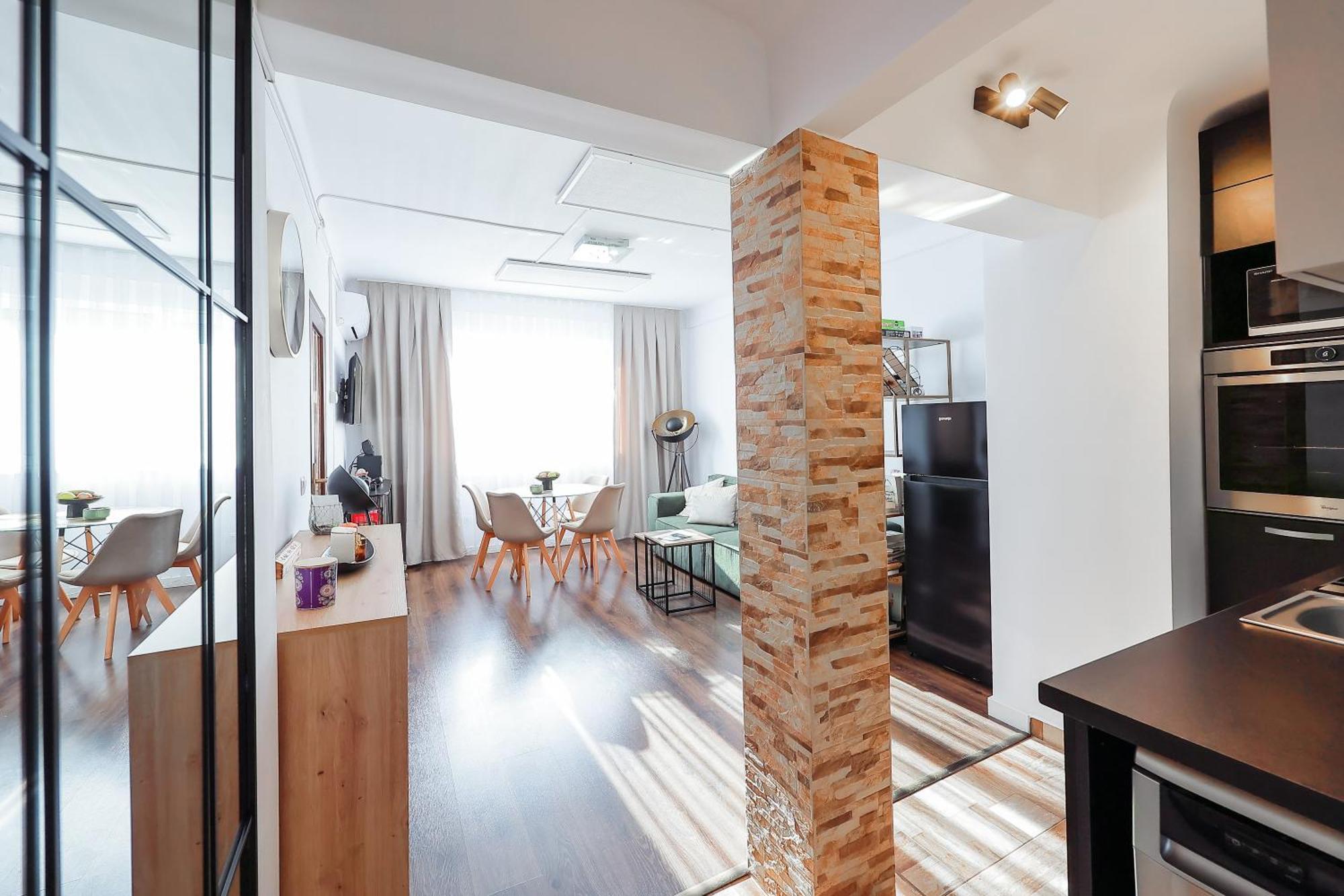 Oradea City Center Apartment Near Aquapark With Jacuzzi & Parking Екстериор снимка