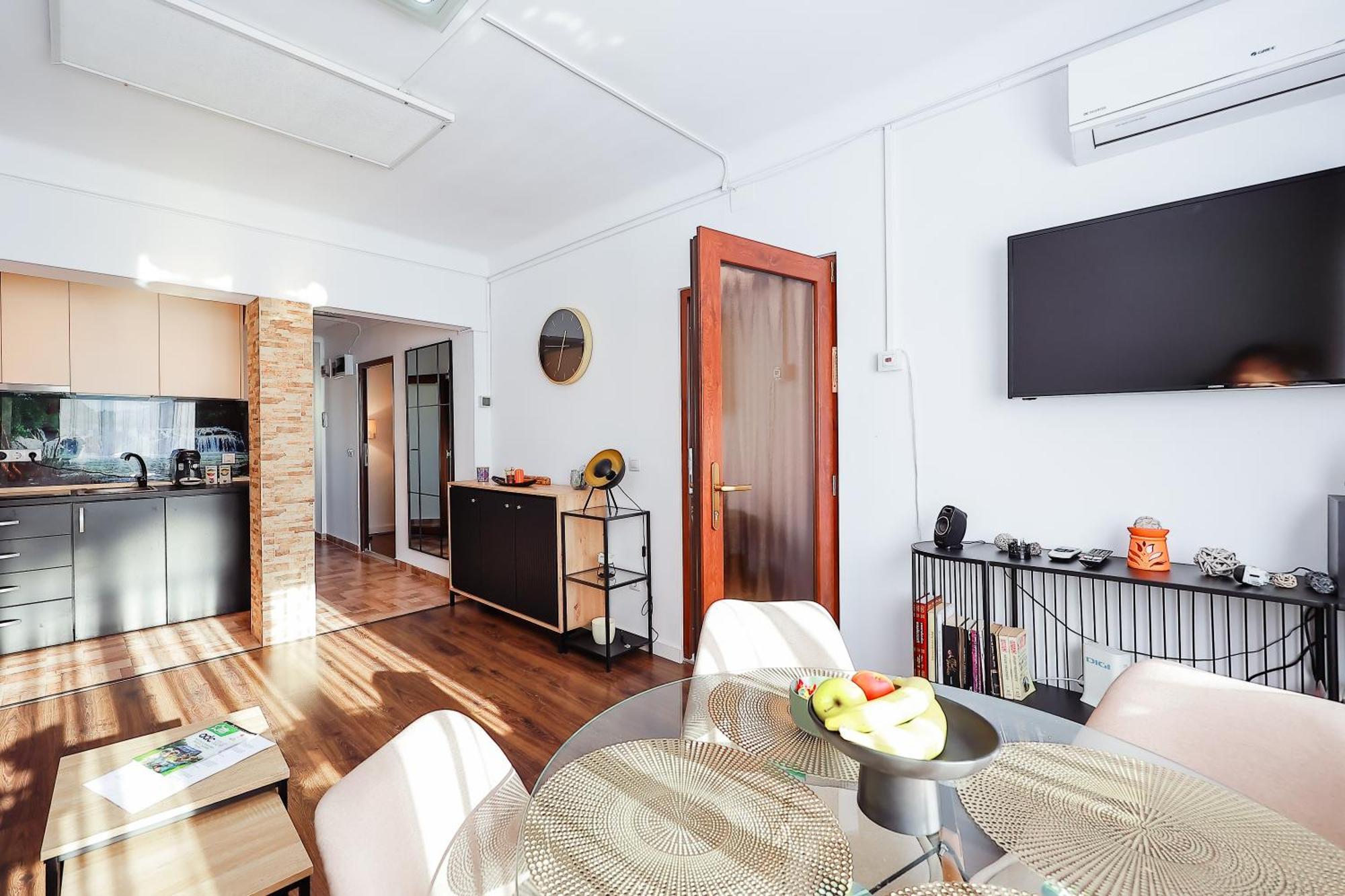 Oradea City Center Apartment Near Aquapark With Jacuzzi & Parking Екстериор снимка