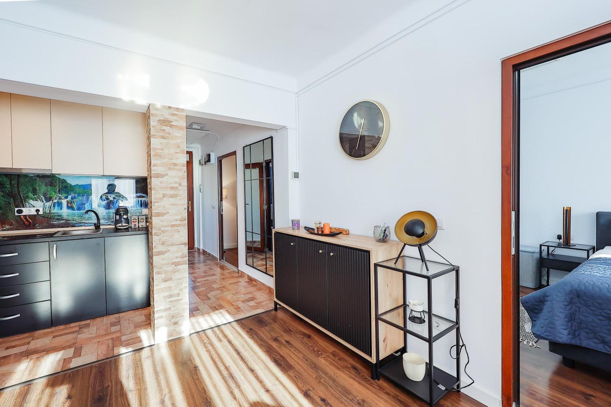 Oradea City Center Apartment Near Aquapark With Jacuzzi & Parking Екстериор снимка
