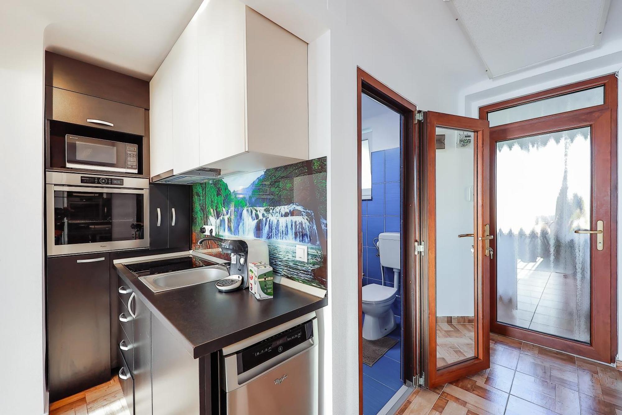 Oradea City Center Apartment Near Aquapark With Jacuzzi & Parking Екстериор снимка