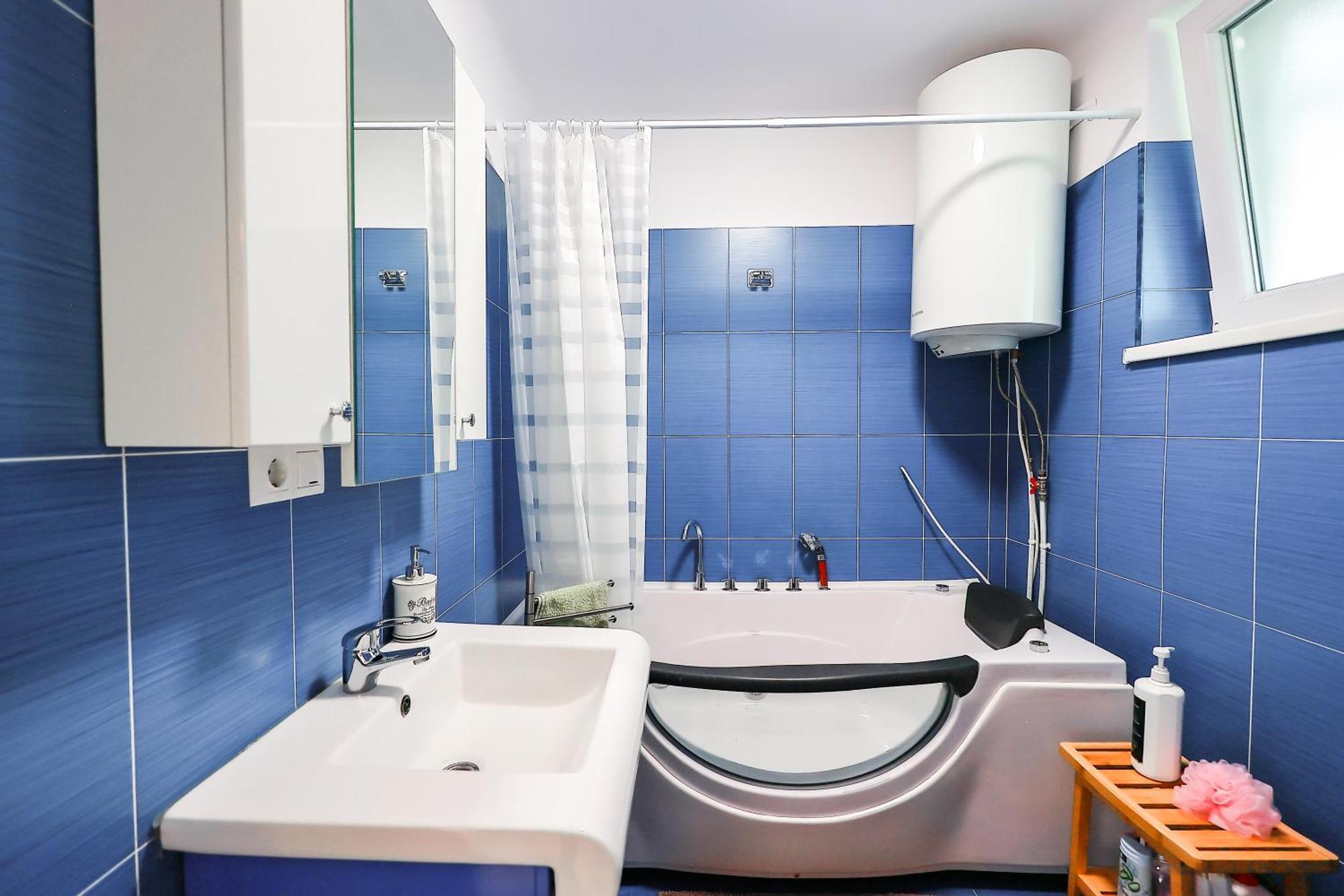 Oradea City Center Apartment Near Aquapark With Jacuzzi & Parking Екстериор снимка