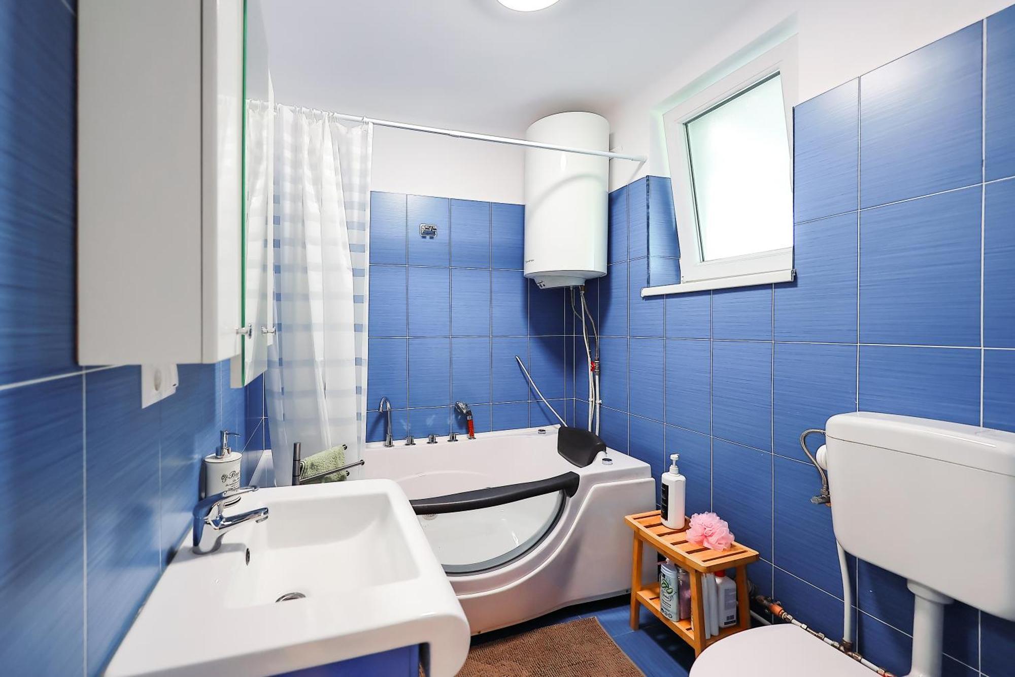 Oradea City Center Apartment Near Aquapark With Jacuzzi & Parking Екстериор снимка